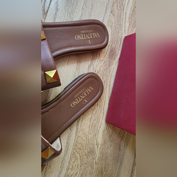 Authentic Valentino Rockstud Slides - Picture 13 of 14